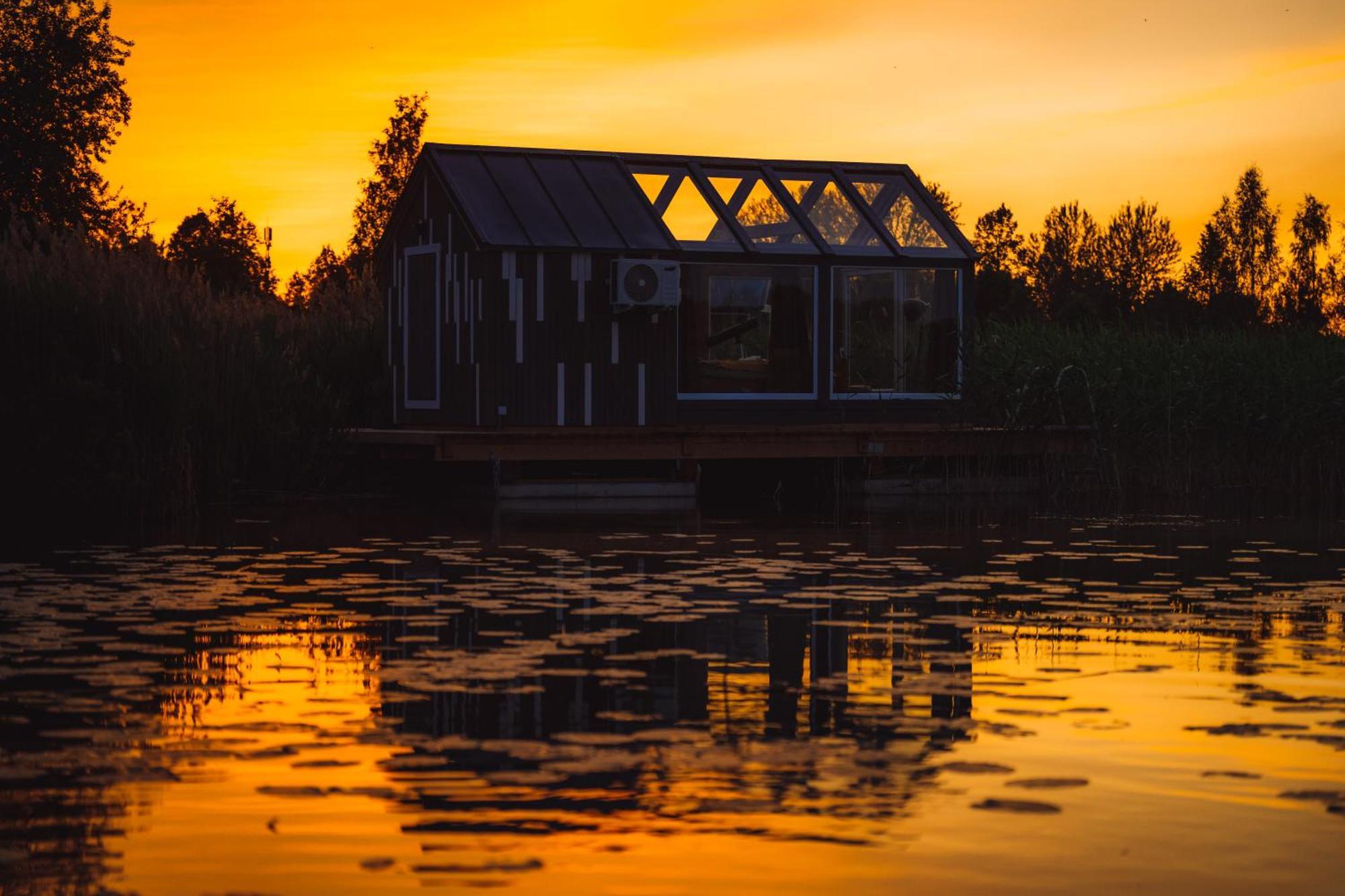 Million Star Hotel Latgale Nastrova Kültér fotó